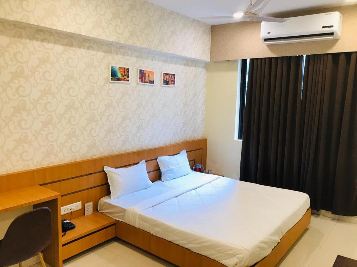 โรงแรมโกลเดน 1 Raipur  ภายนอก รูปภาพ