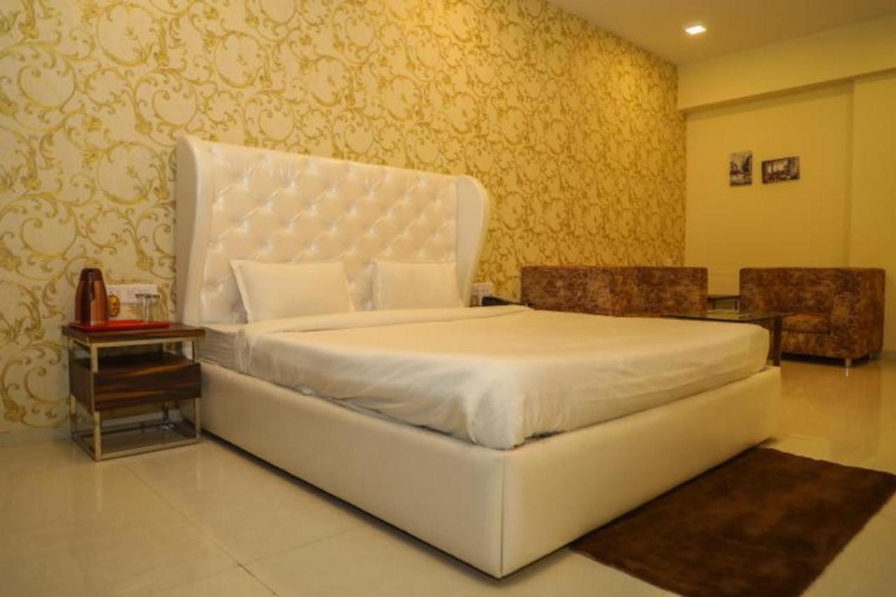 โรงแรมโกลเดน 1 Raipur  ภายนอก รูปภาพ