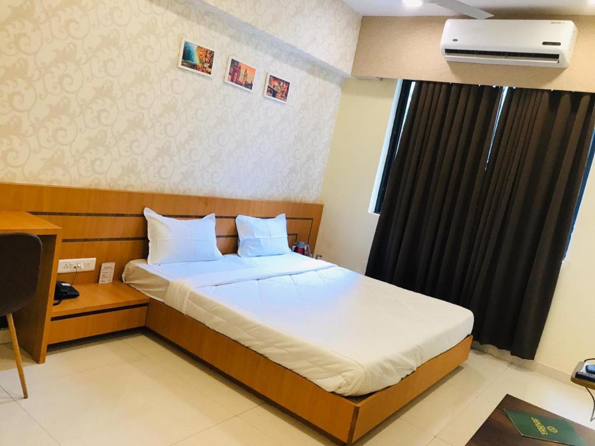 โรงแรมโกลเดน 1 Raipur  ภายนอก รูปภาพ