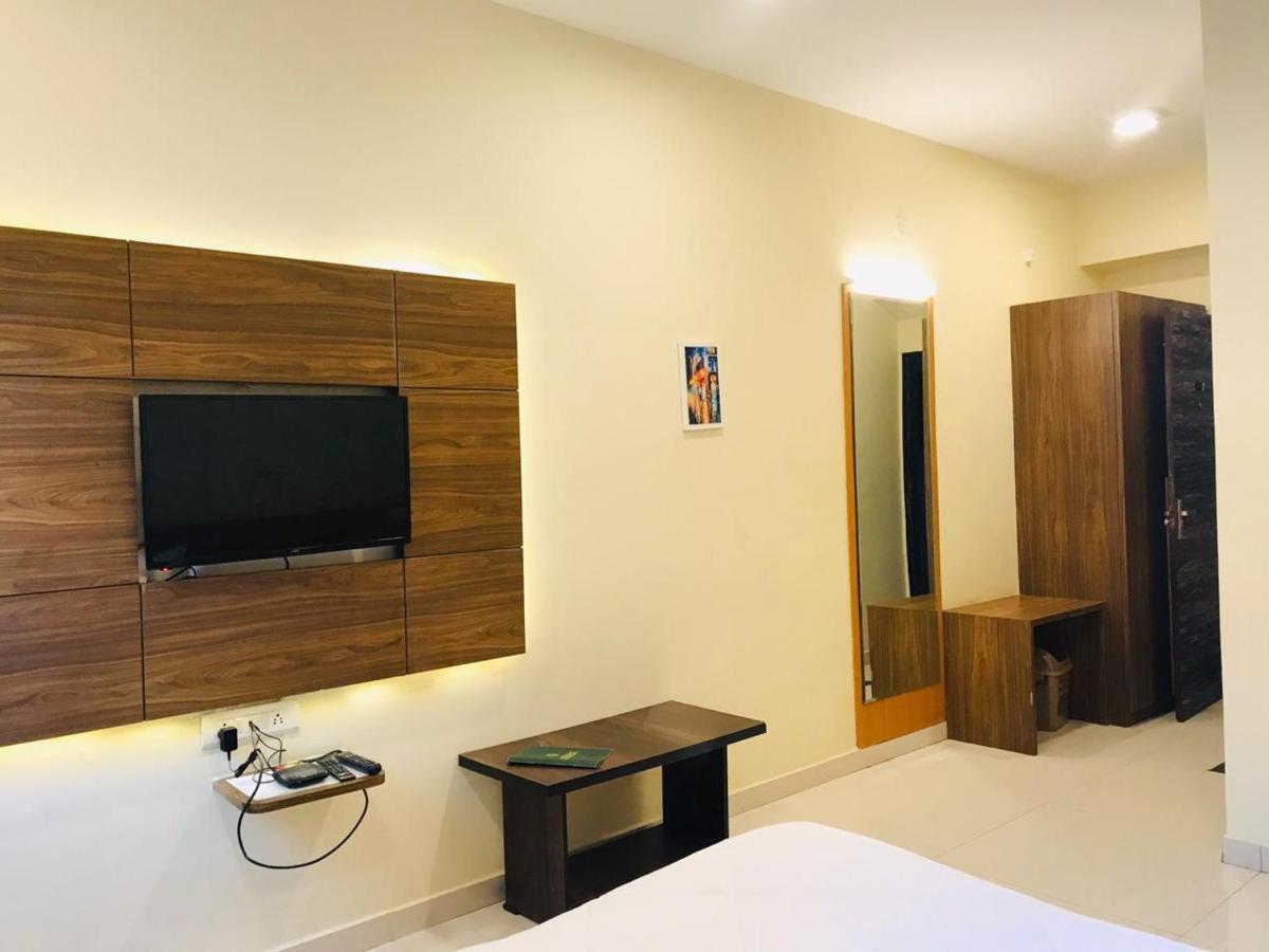 โรงแรมโกลเดน 1 Raipur  ภายนอก รูปภาพ